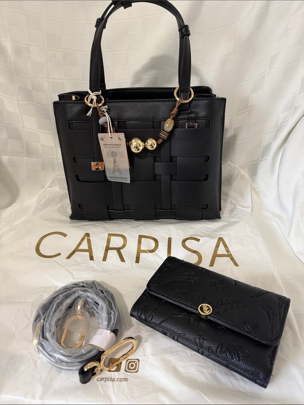 Carpisa Black Structured Leatherette Crossbody purse and wallet. Size 10x8x4.